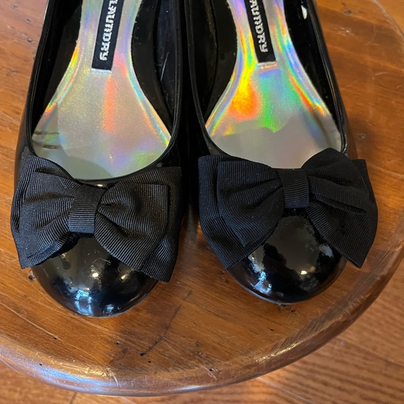 Size 7 black patent 1 inch block heels with bow - Picture 7 of 9